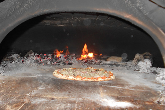 coin cuisson pizza du gite des rocailles